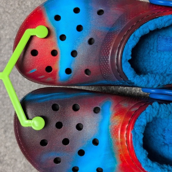 Crocs Red And Blue Tie Dye Kids Clogs NWT Size J1 - Picture 2 of 8